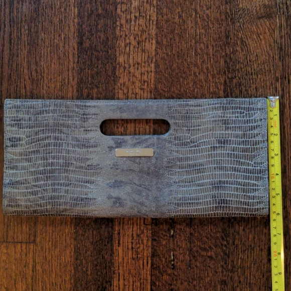 Michael Kors clutch with removable strap - Picture 12 of 12